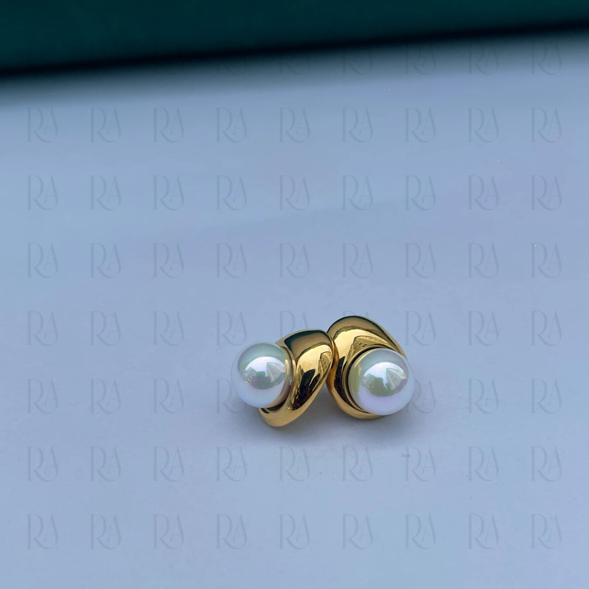 Mira Pearl Stud Earrings