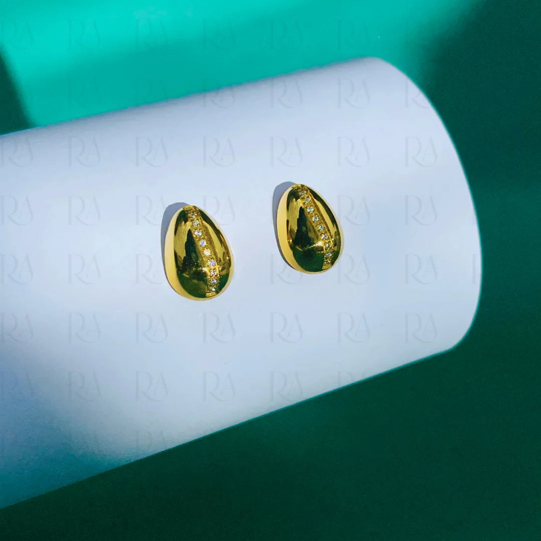Omi Dainty Bead Studs