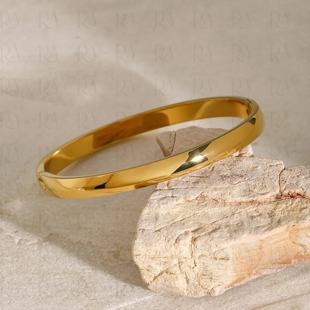 Sade Oval Bangle