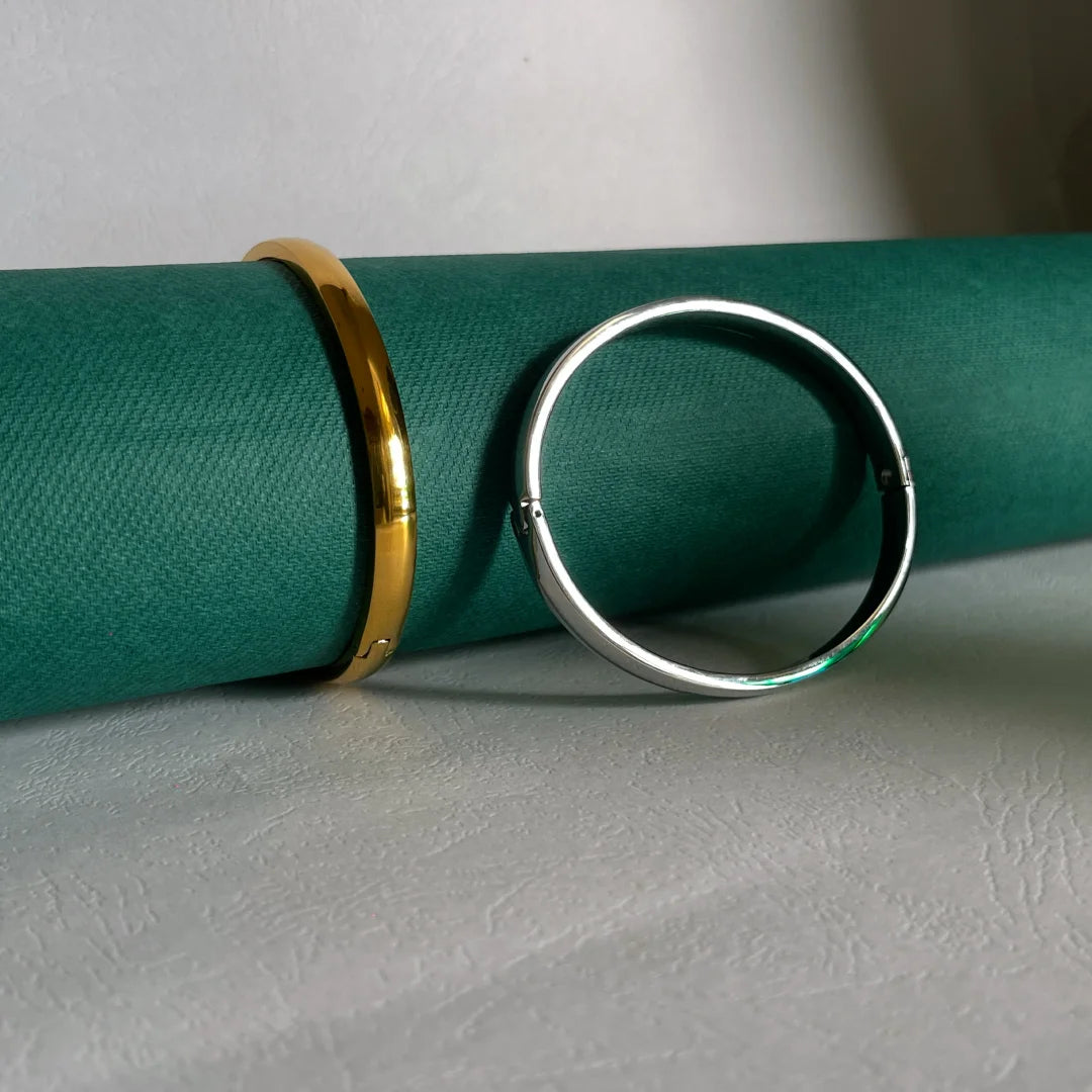 Sade Oval Bangle
