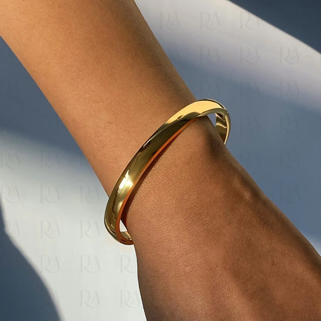 Sade Oval Bangle
