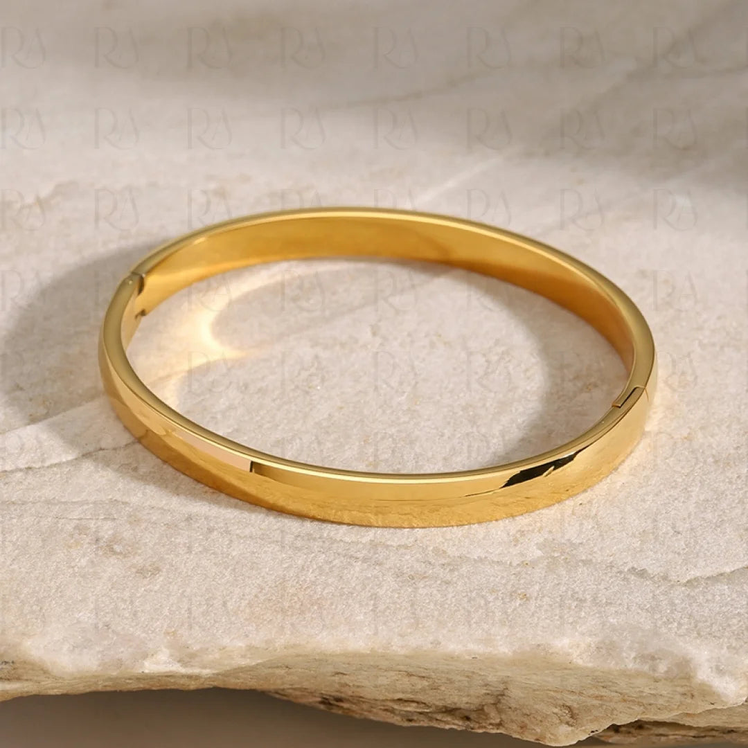 Sade Oval Bangle