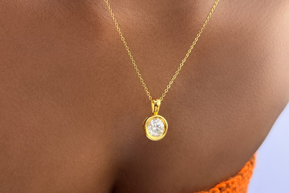ITURA gold vermeil bezel pendant on model