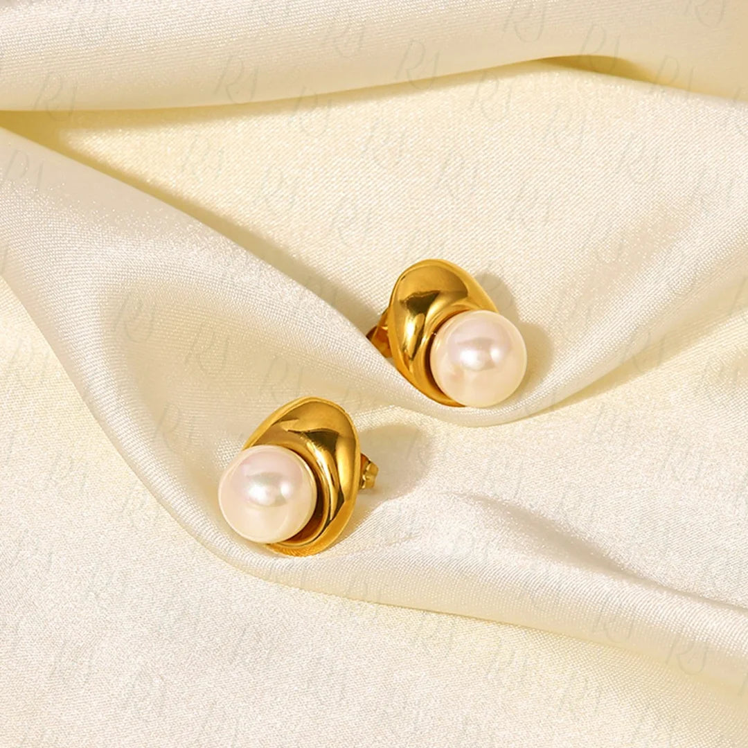 Mira Pearl Stud Earrings