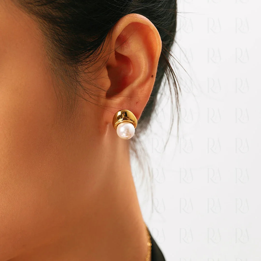 Mira Pearl Stud Earrings