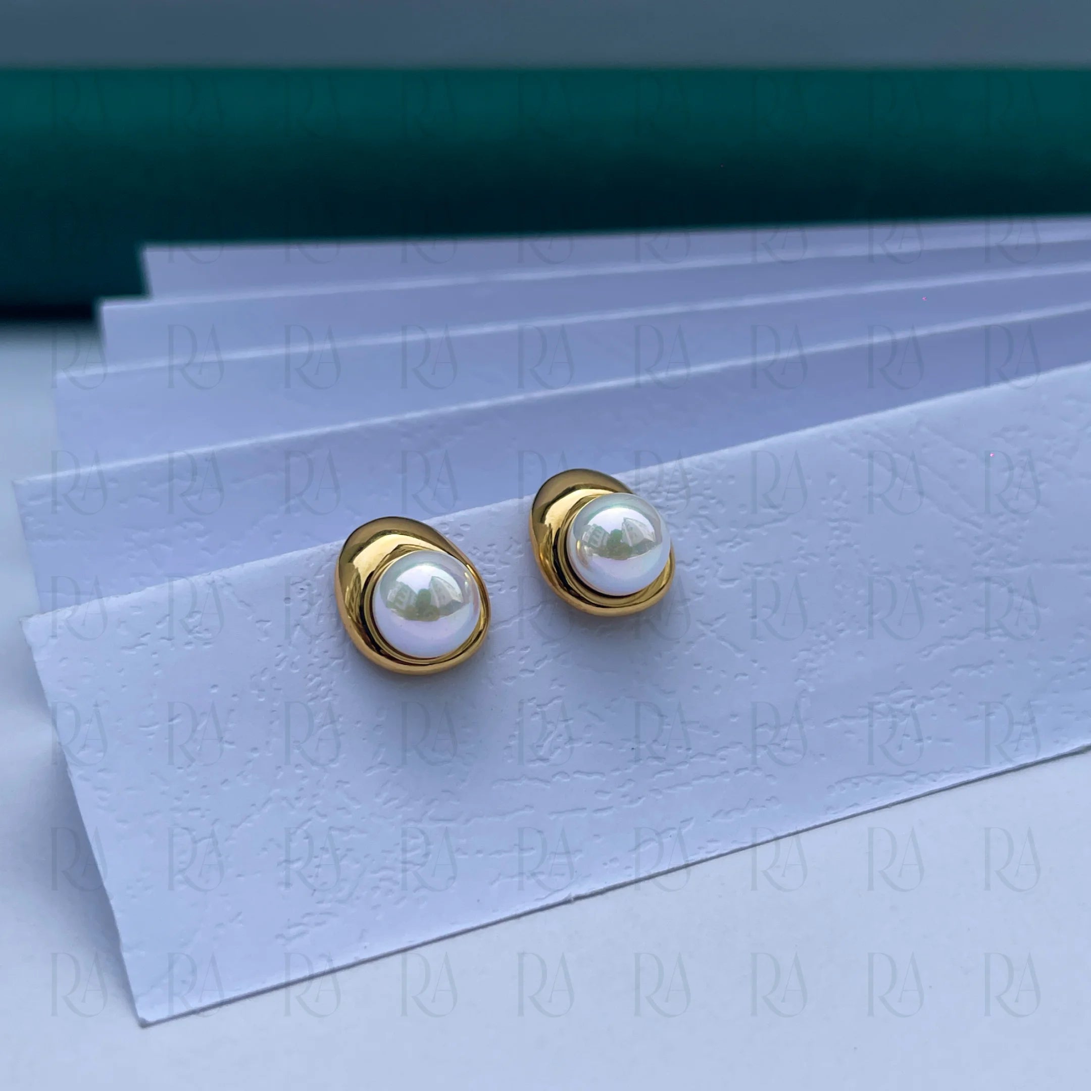 Mira Pearl Stud Earrings