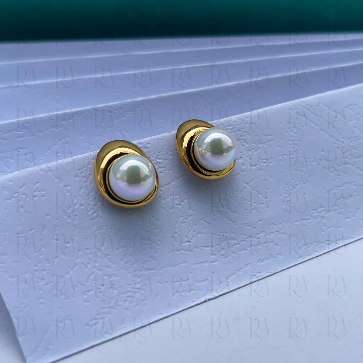 Mira Pearl Stud Earrings
