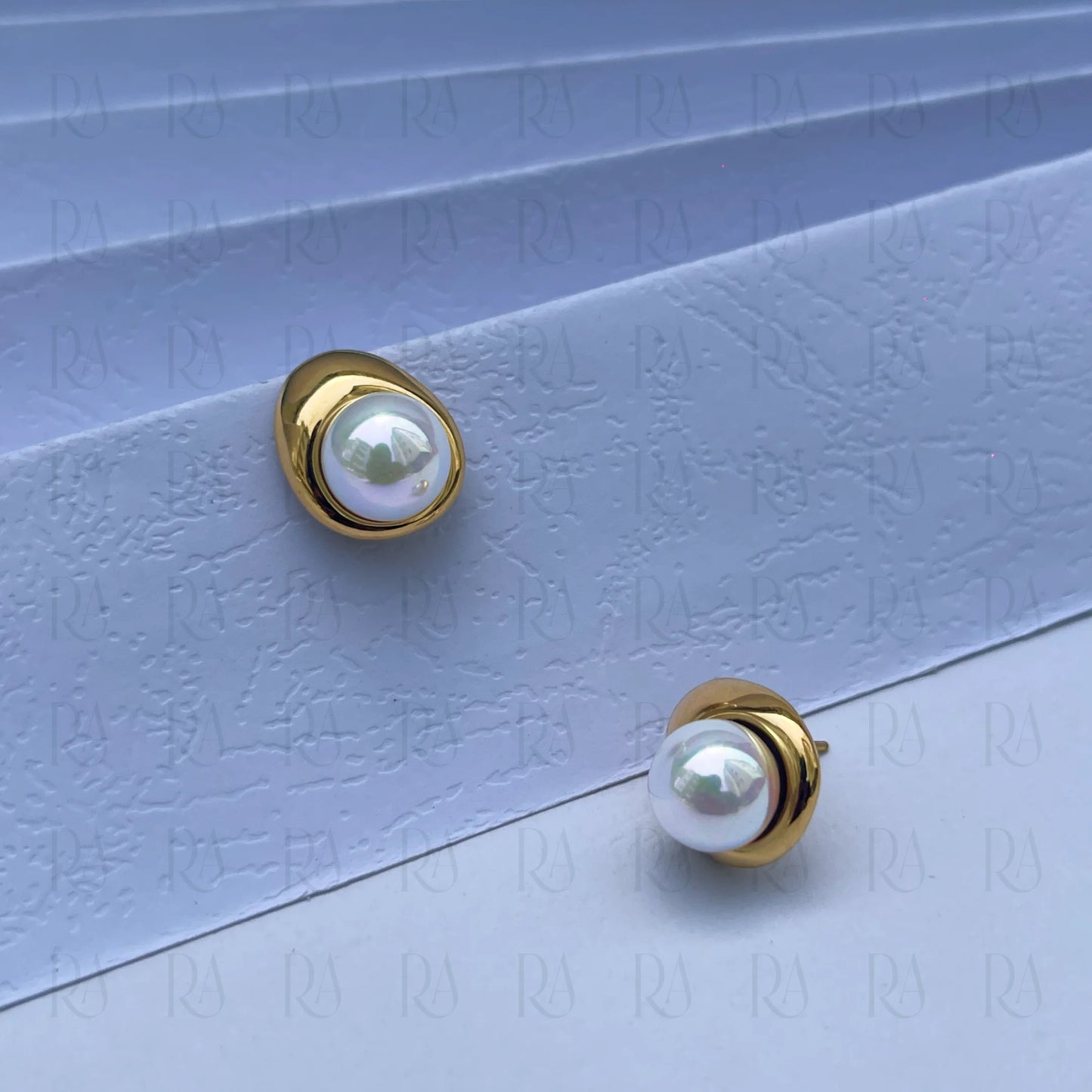 Mira Pearl Stud Earrings
