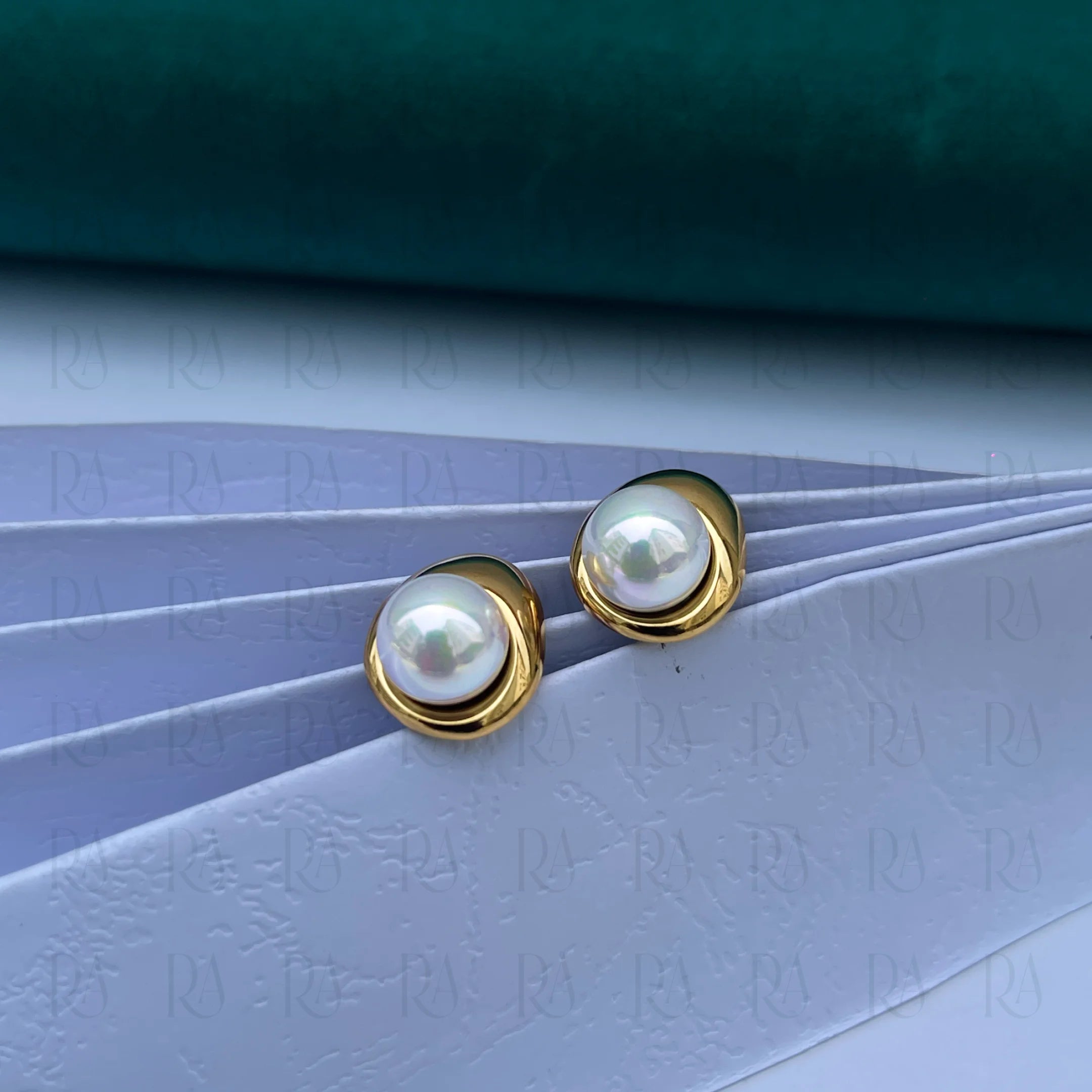 Mira Pearl Stud Earrings