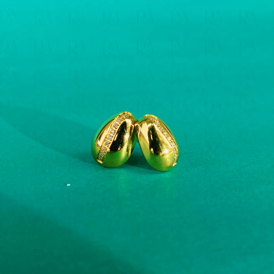 Omi Dainty Bead Studs