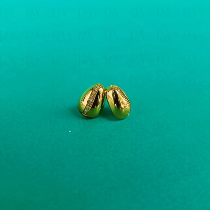 Omi Dainty Bead Studs