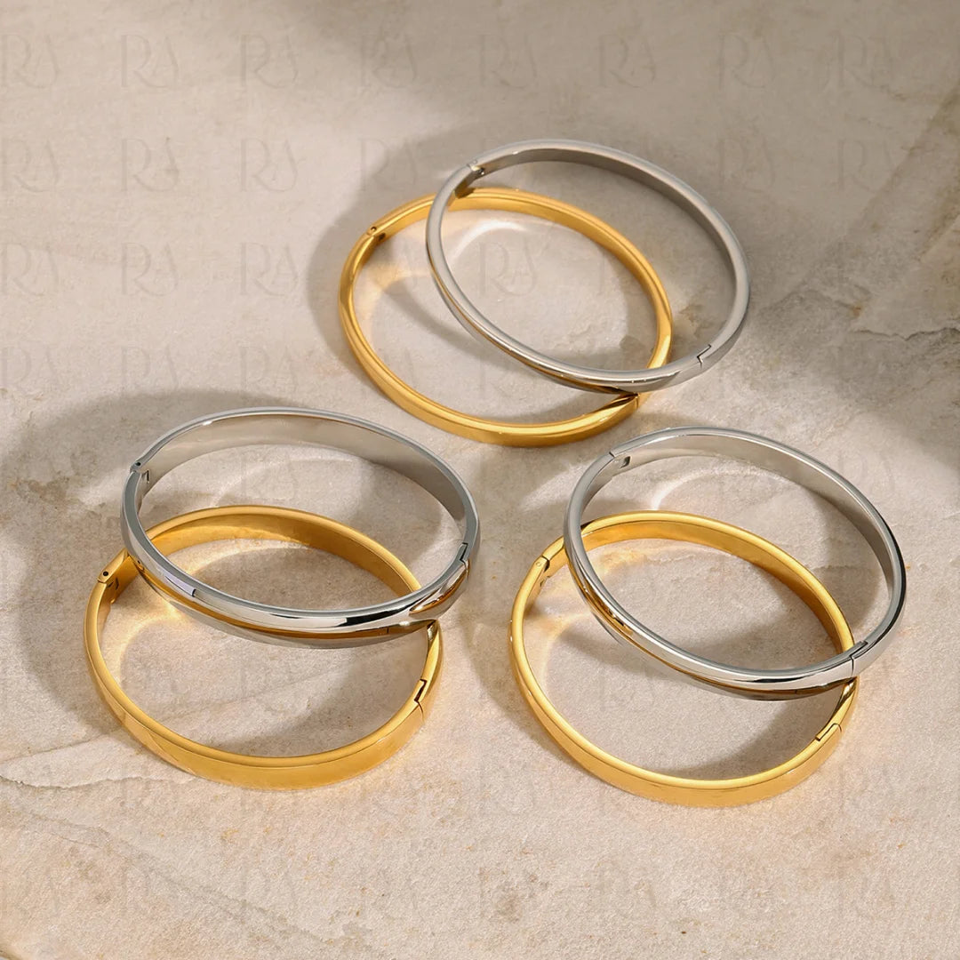 Sade Oval Bangle