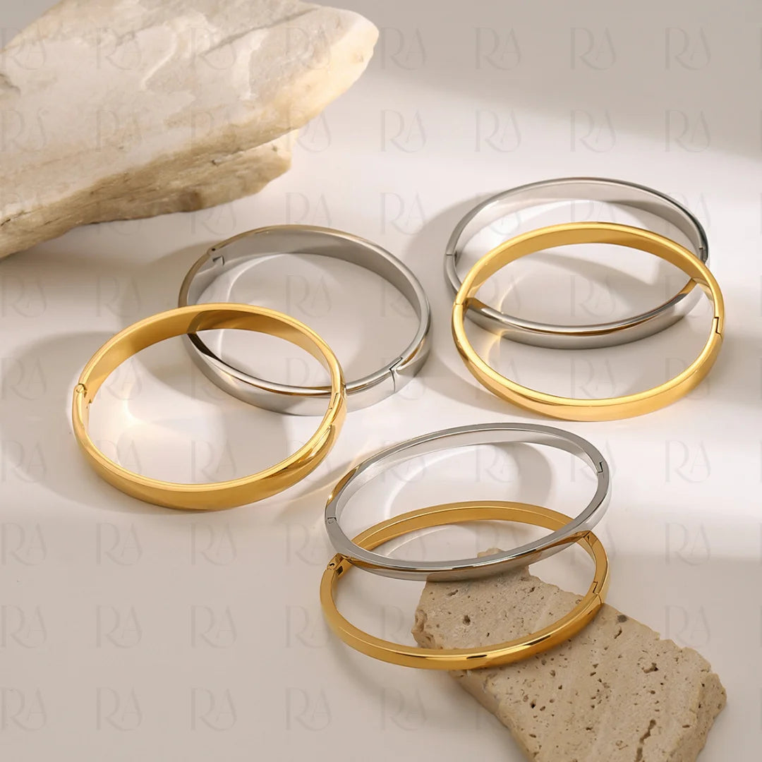 Sade Oval Bangle