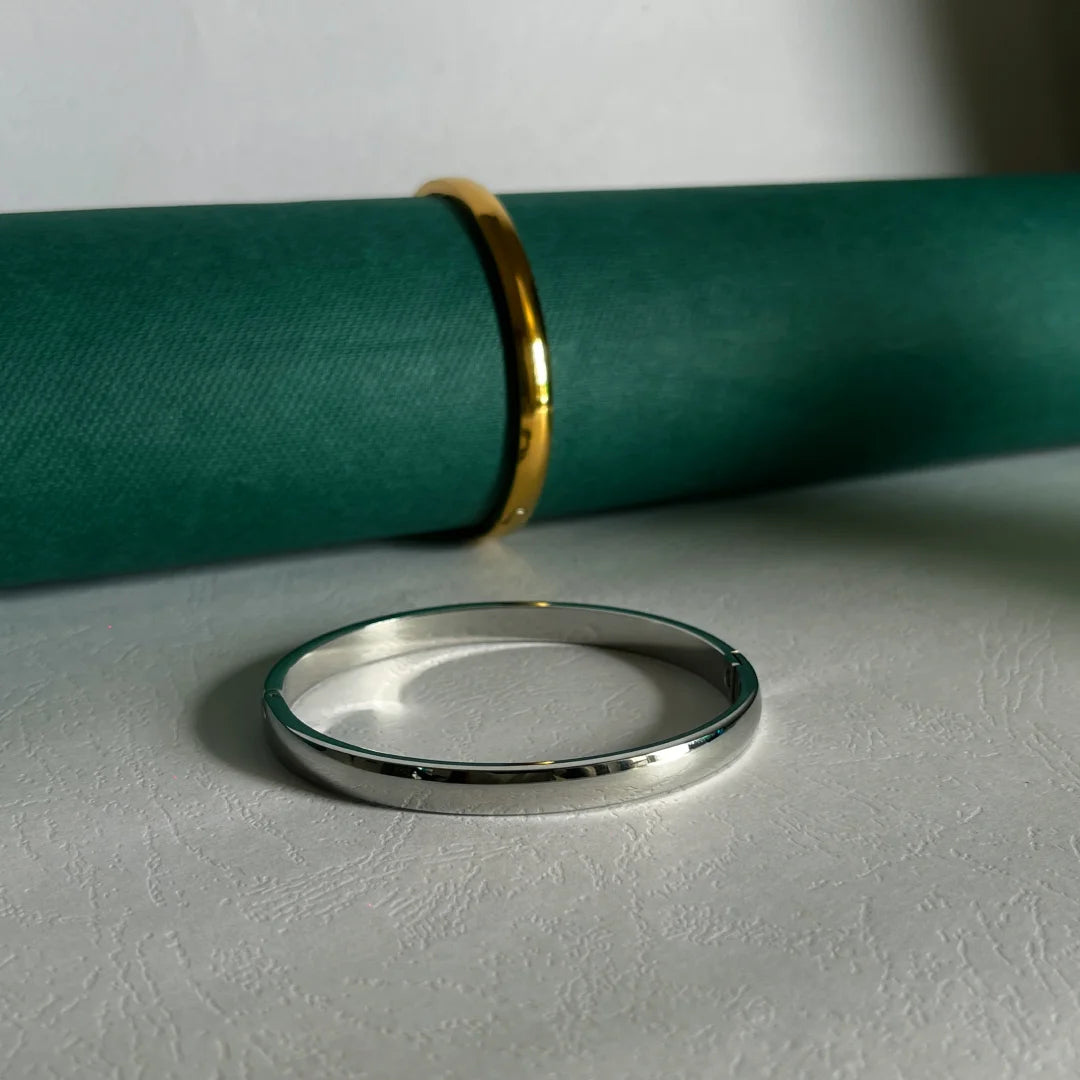 Sade Oval Bangle