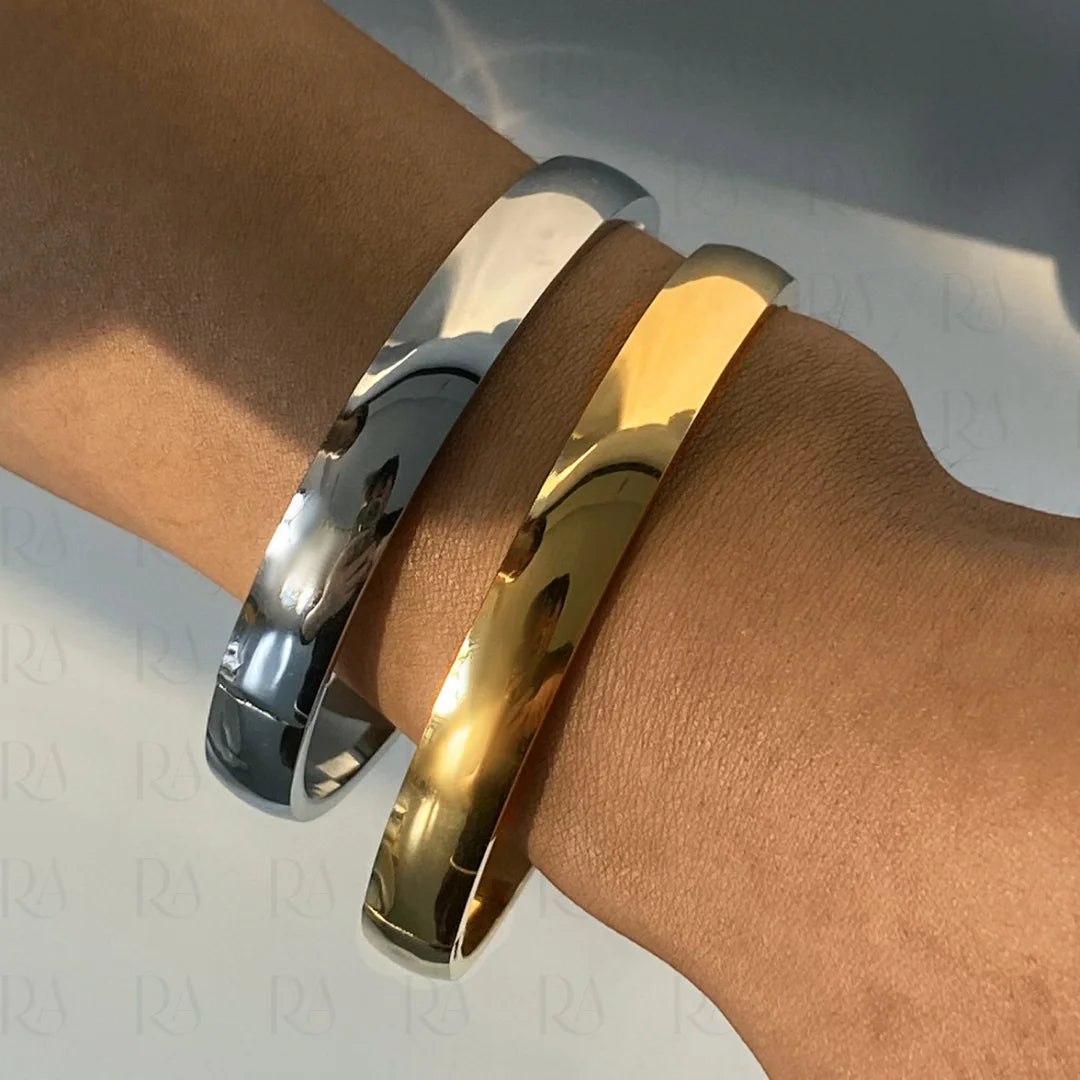 Sade Oval Bangle