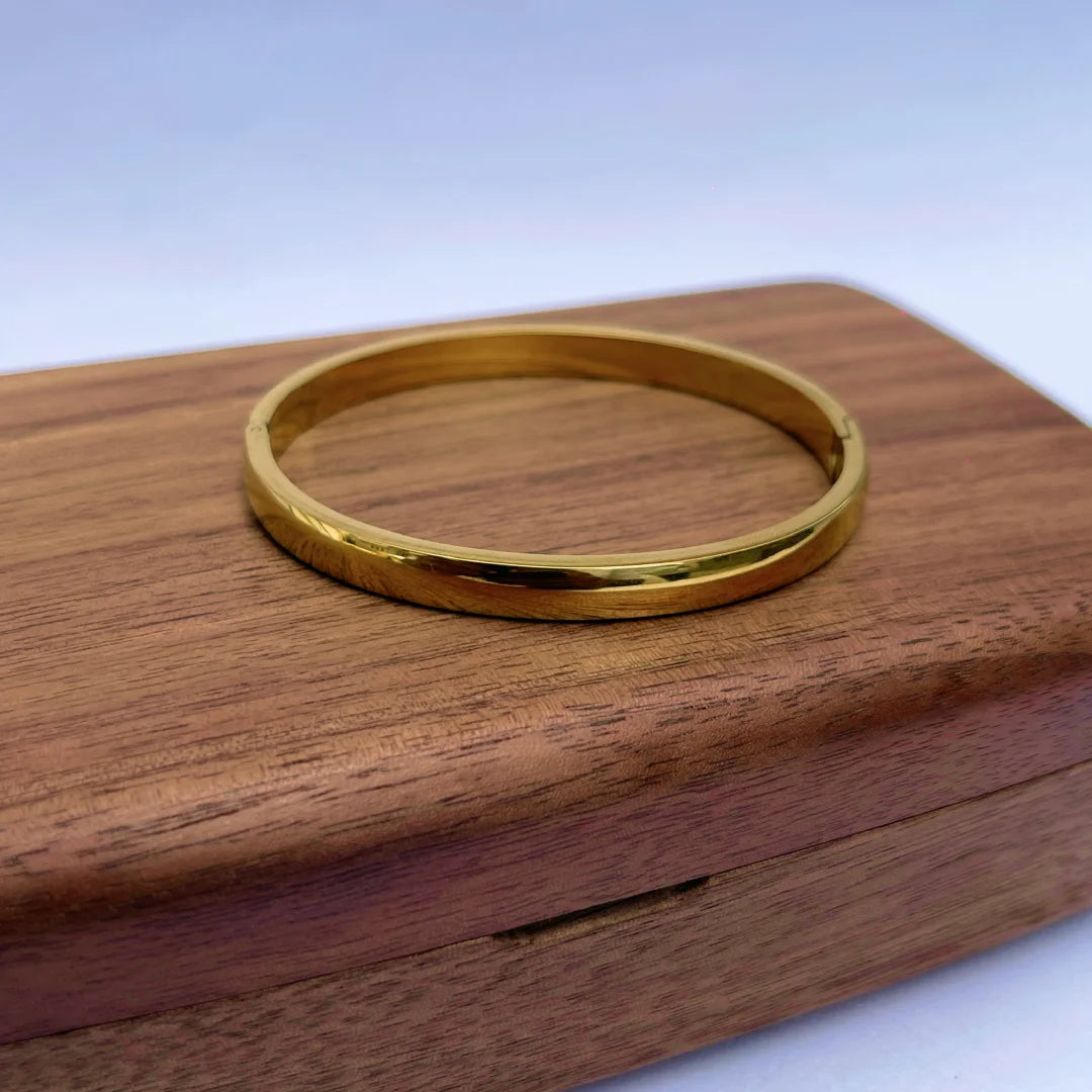 Sade Oval Bangle