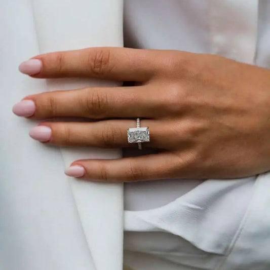 The Classic Emerald Ring