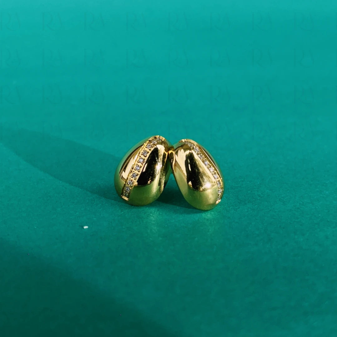 Omi Dainty Bead Studs
