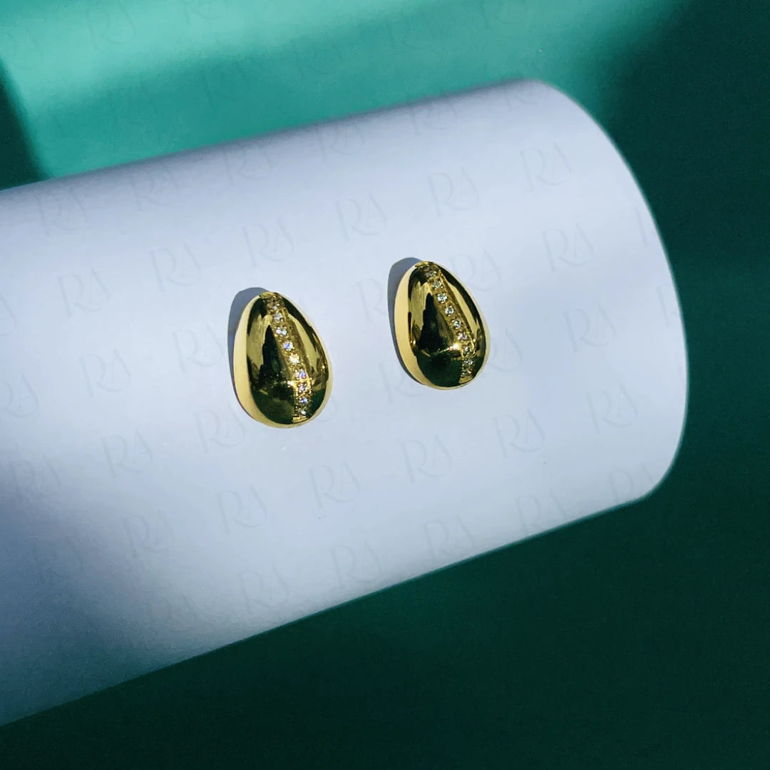 Omi Dainty Bead Studs