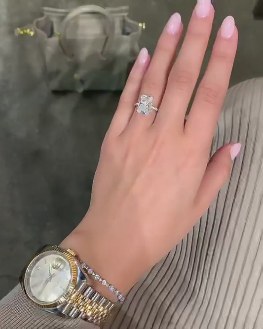 The Classic Emerald Ring